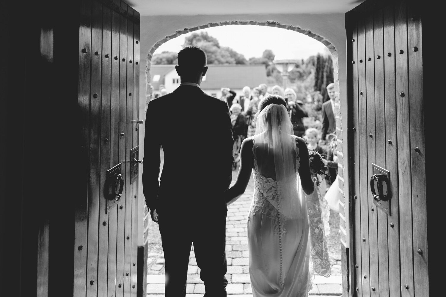 Témoins de mariage : rôle, missions et checklist avant le jour J