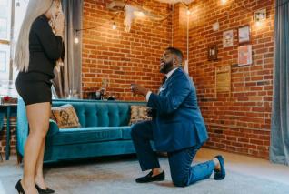 Demande en mariage à la maison : 10 idées à compléter en fonction de votre histoire